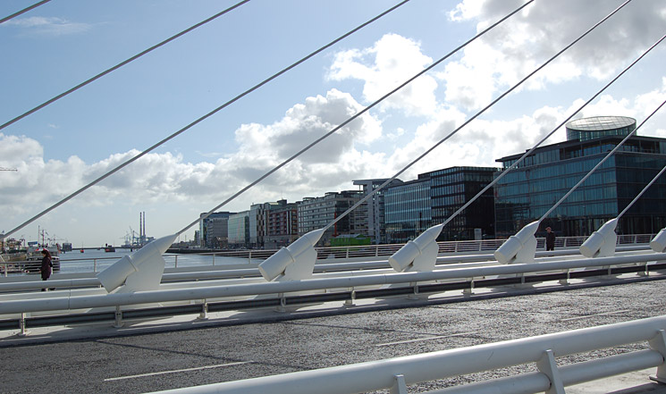 Dublin Docklands 2010, gesehen von der Samuel Beckett Bridge. Foto: Thomas Backs