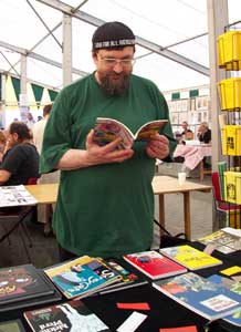 Hadayatullah Hübsch am SUKULTUR-Stand